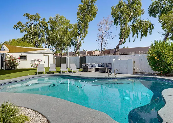Backyard Oasis! Group Retreat Near Town Ferienhaus *
