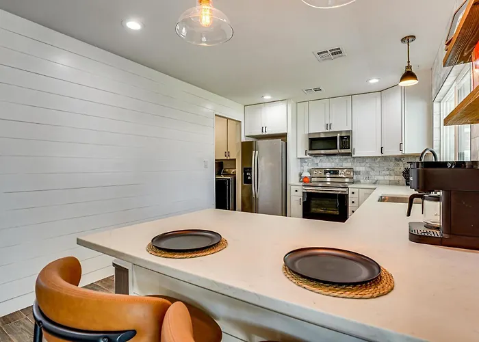 Backyard Oasis! Group Retreat Near Town * Tempe